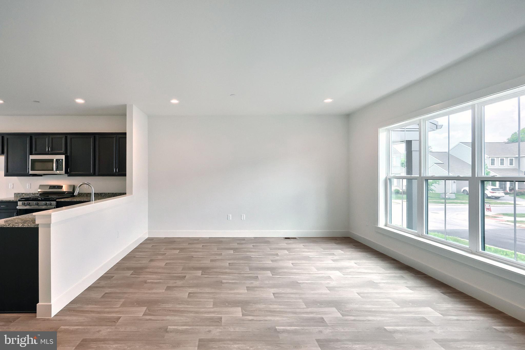 MADISON COURT - Residential