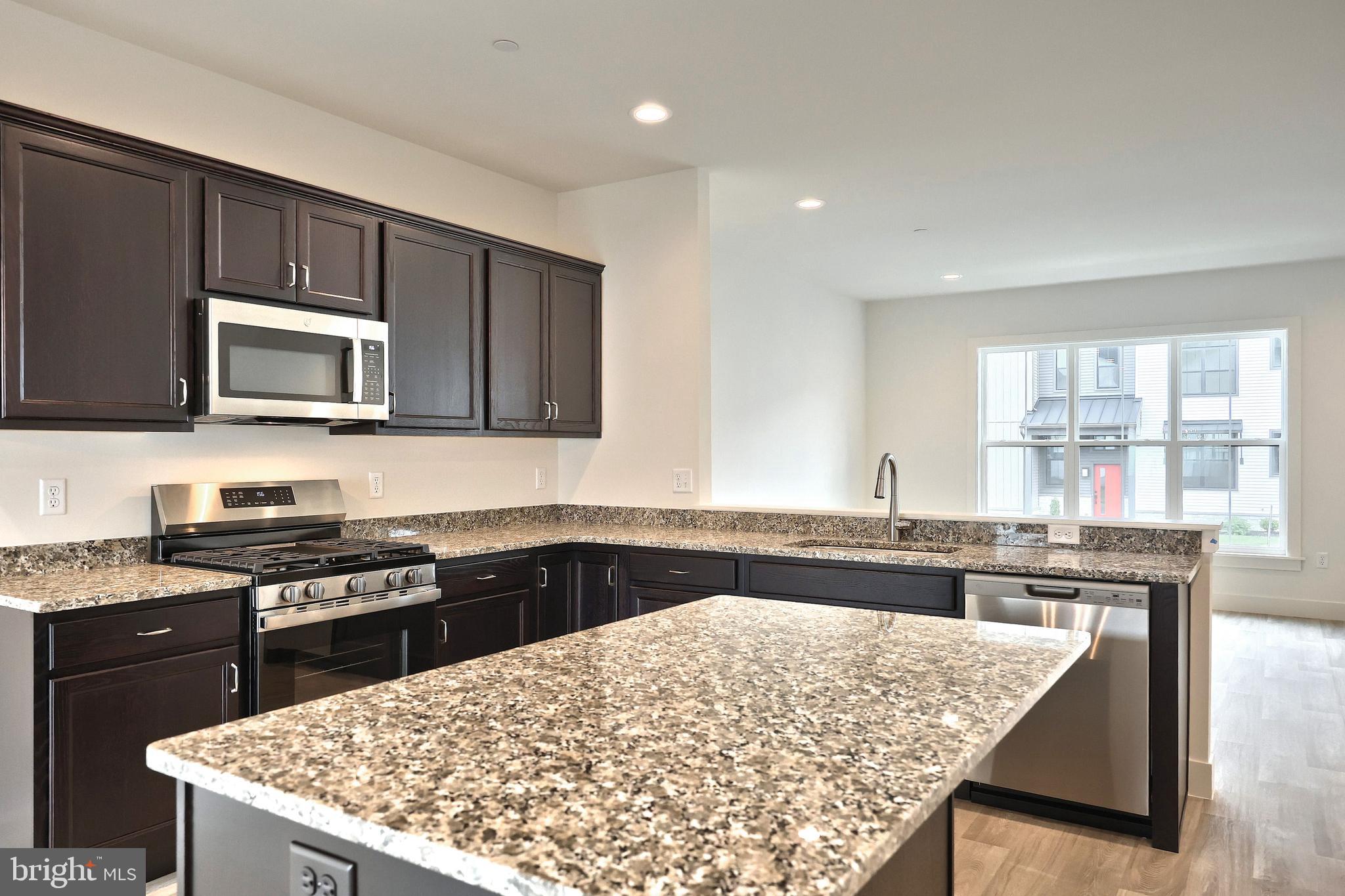 MADISON COURT - Residential