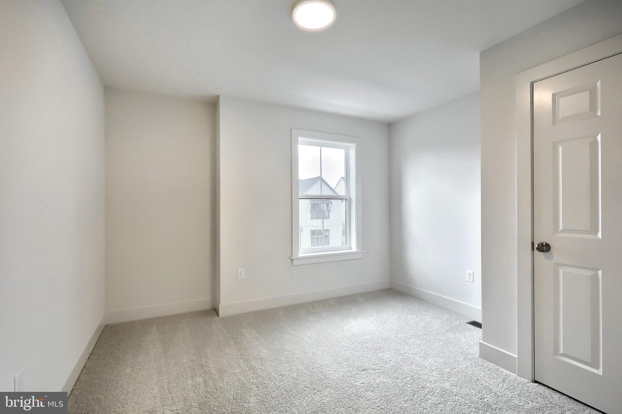 MADISON COURT - Residential