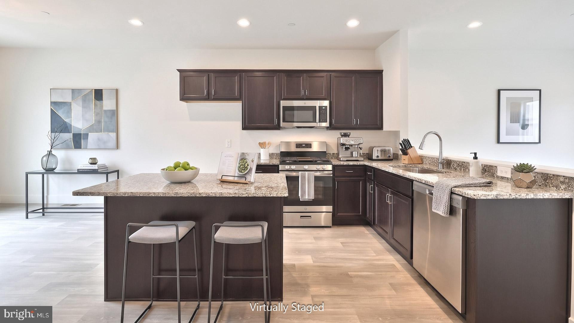 MADISON COURT - Residential