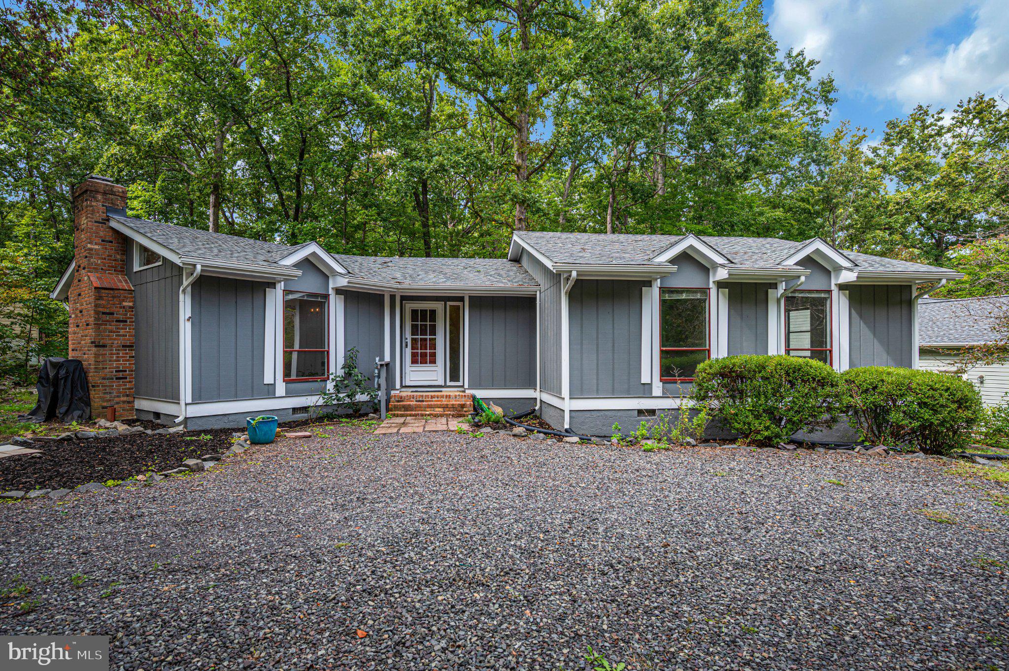 216 WAKEFIELD DRIVE