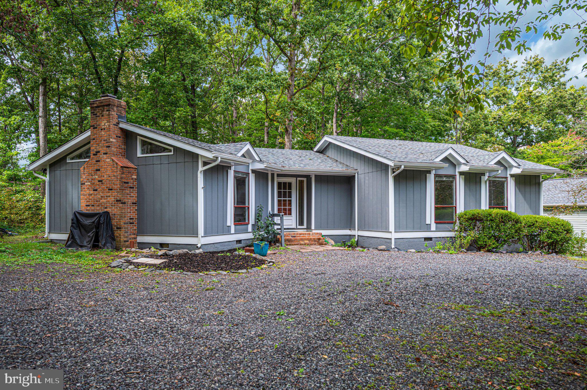 216 WAKEFIELD DRIVE