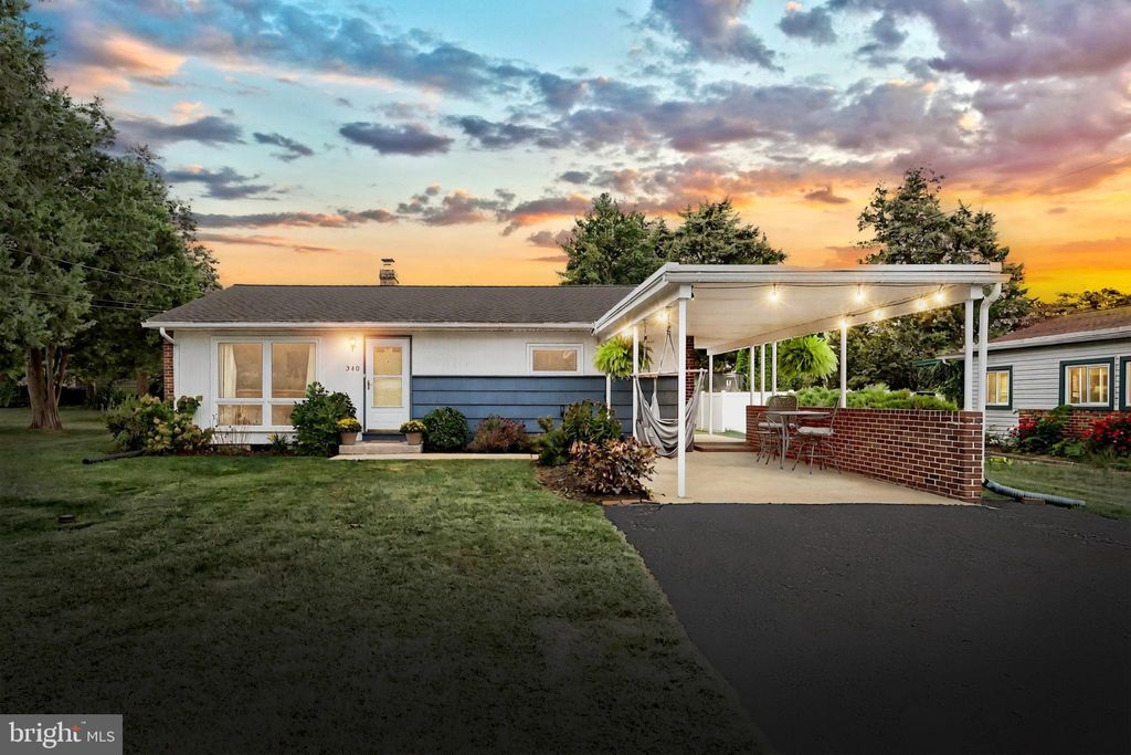 Photo of 340 Gwen Drive, YORK, PA 17404 (MLS # PAYK2089636)