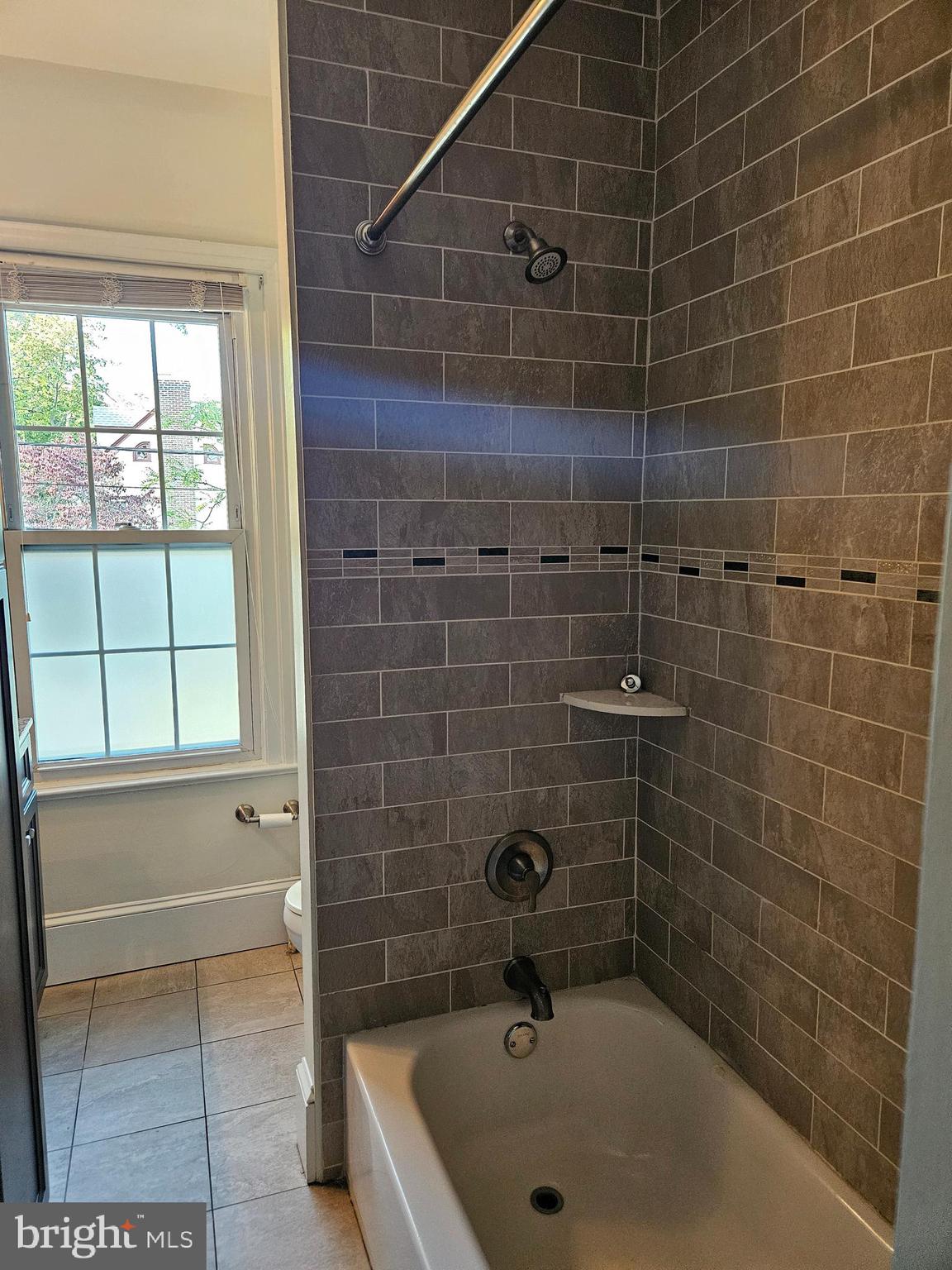 GLENSIDE - Residential Lease