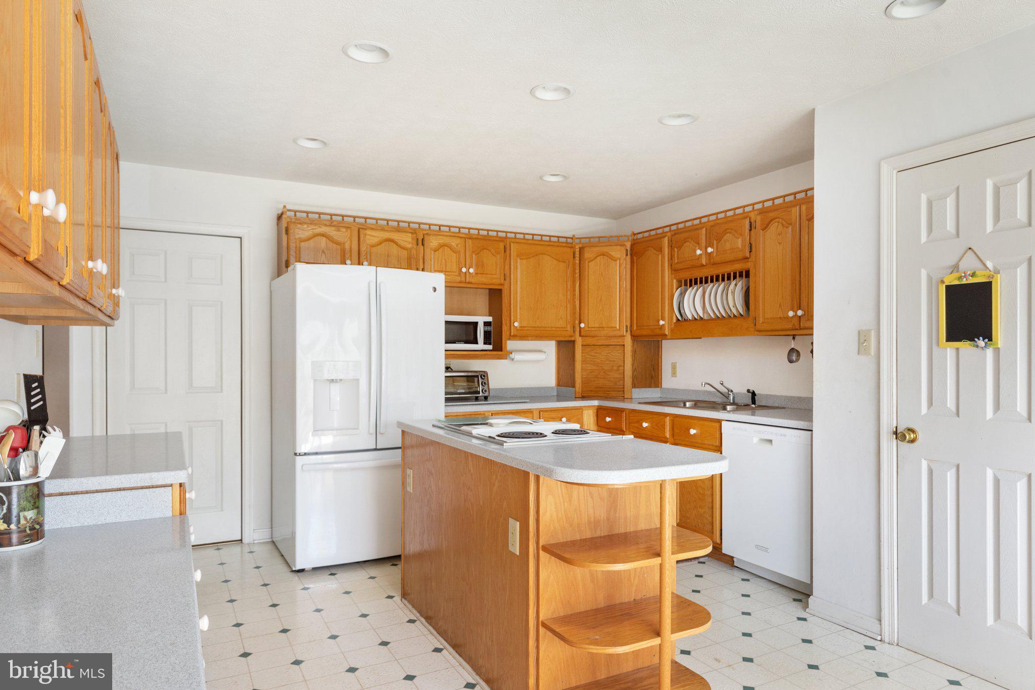 SANDY HOOK - Residential