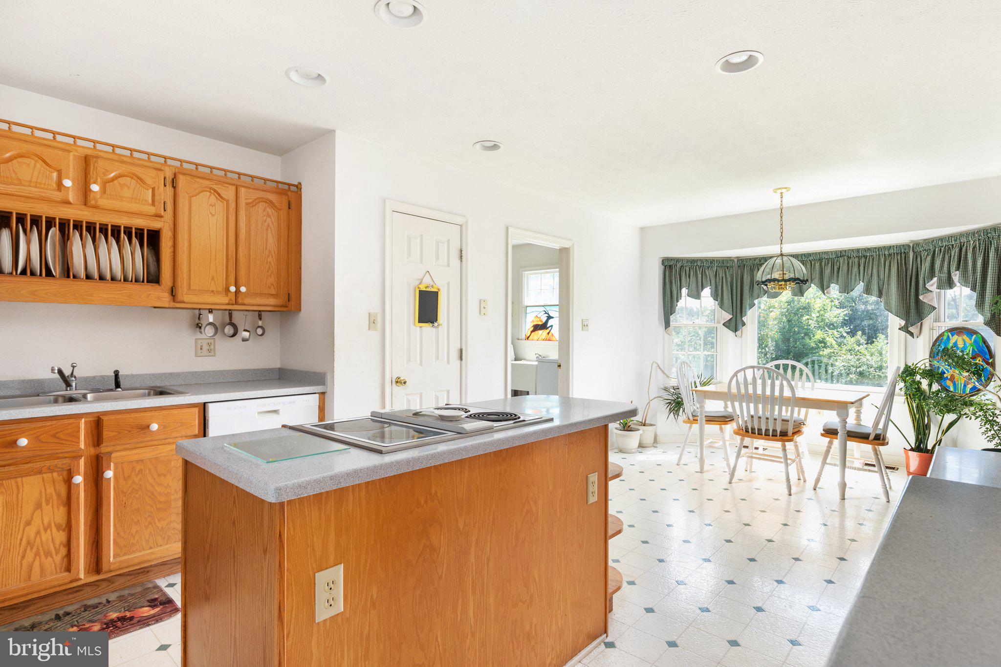 SANDY HOOK - Residential