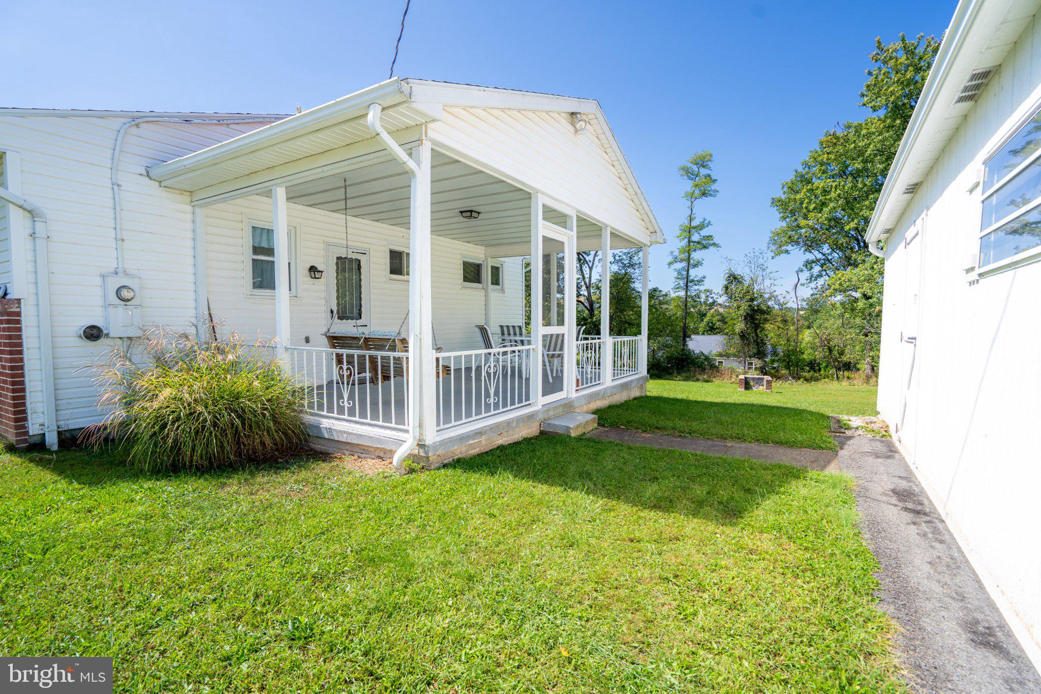 1911 FAIRVIEW DRIVE