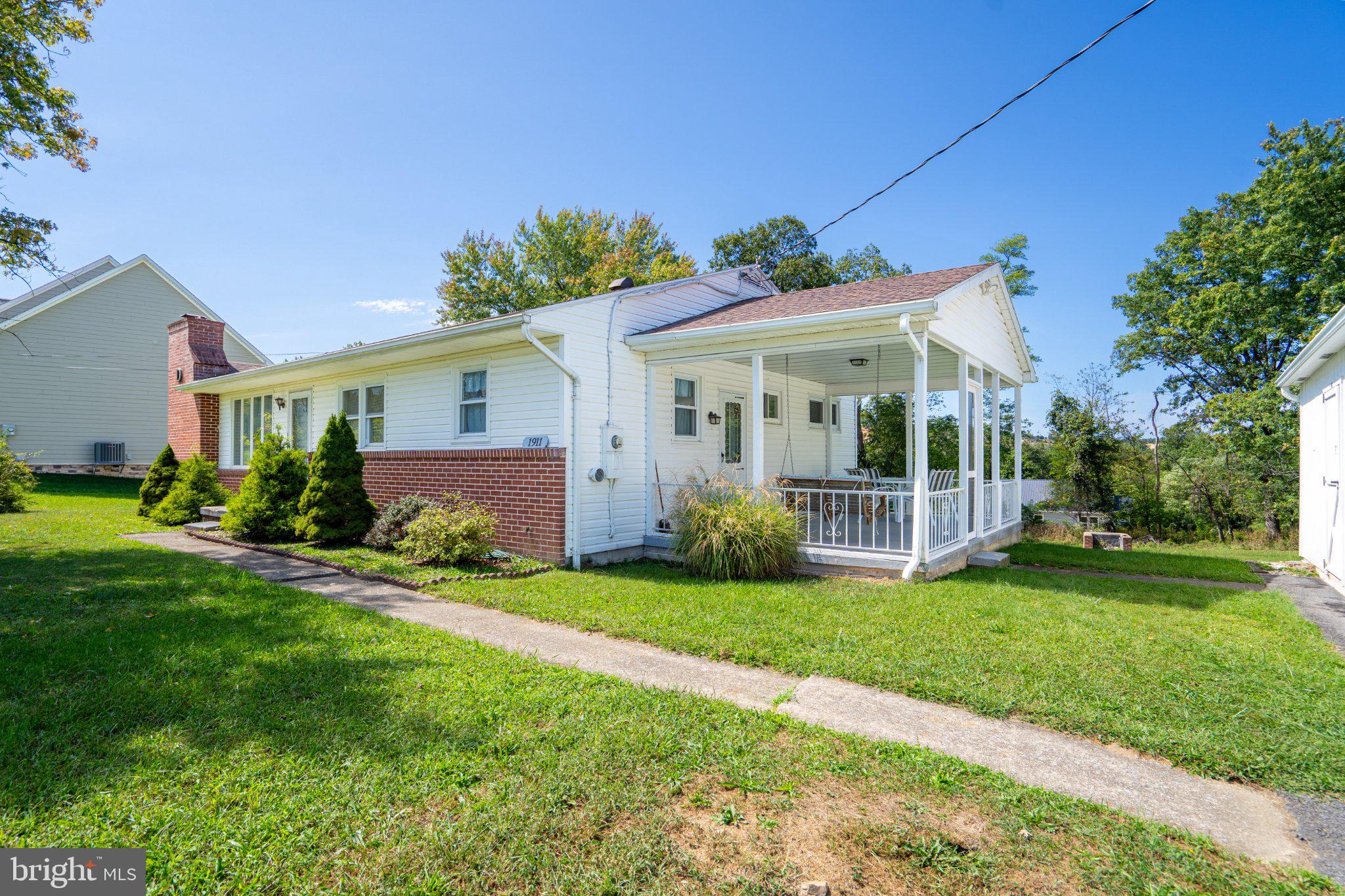1911 FAIRVIEW DRIVE