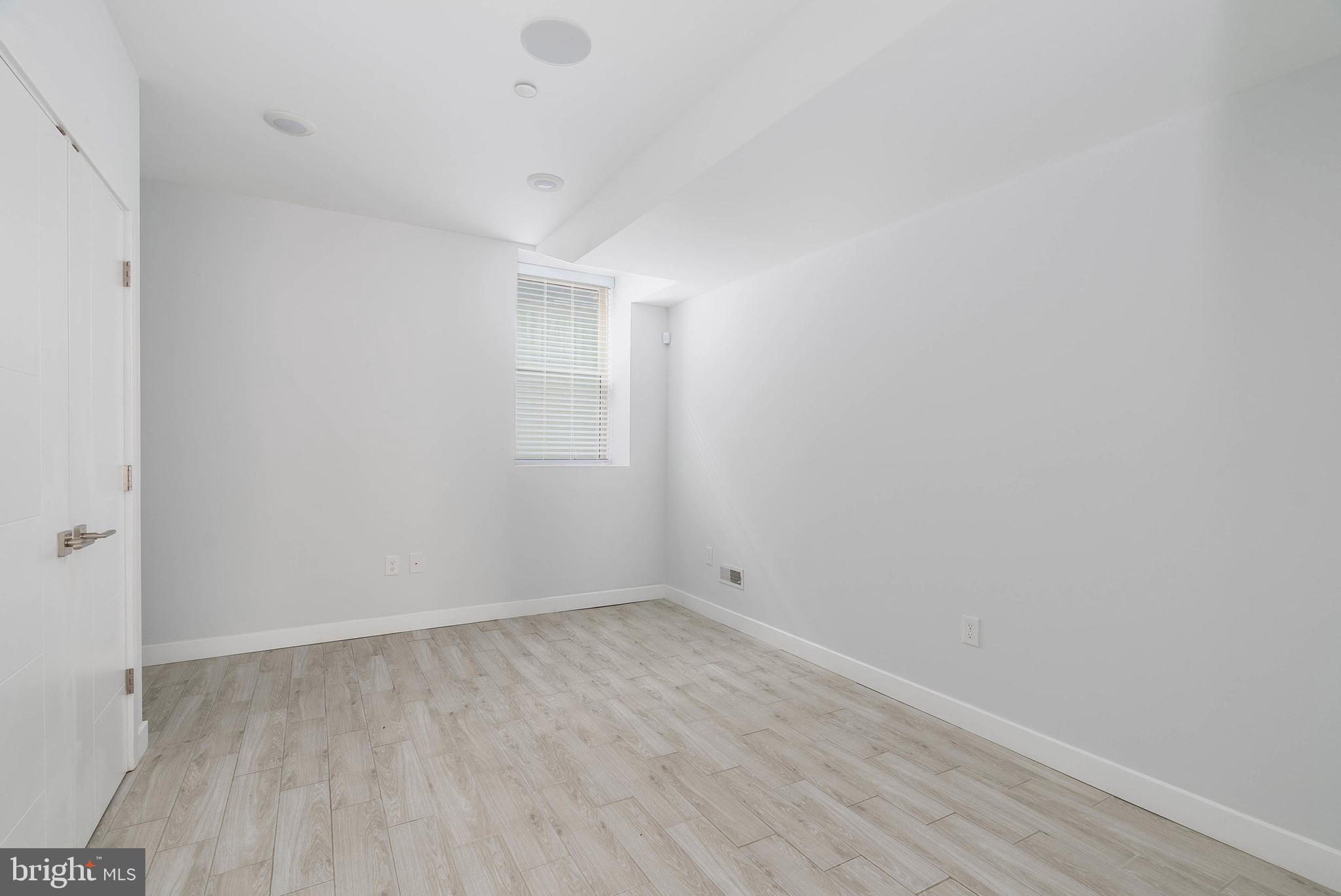 KENSINGTON - Residential Lease