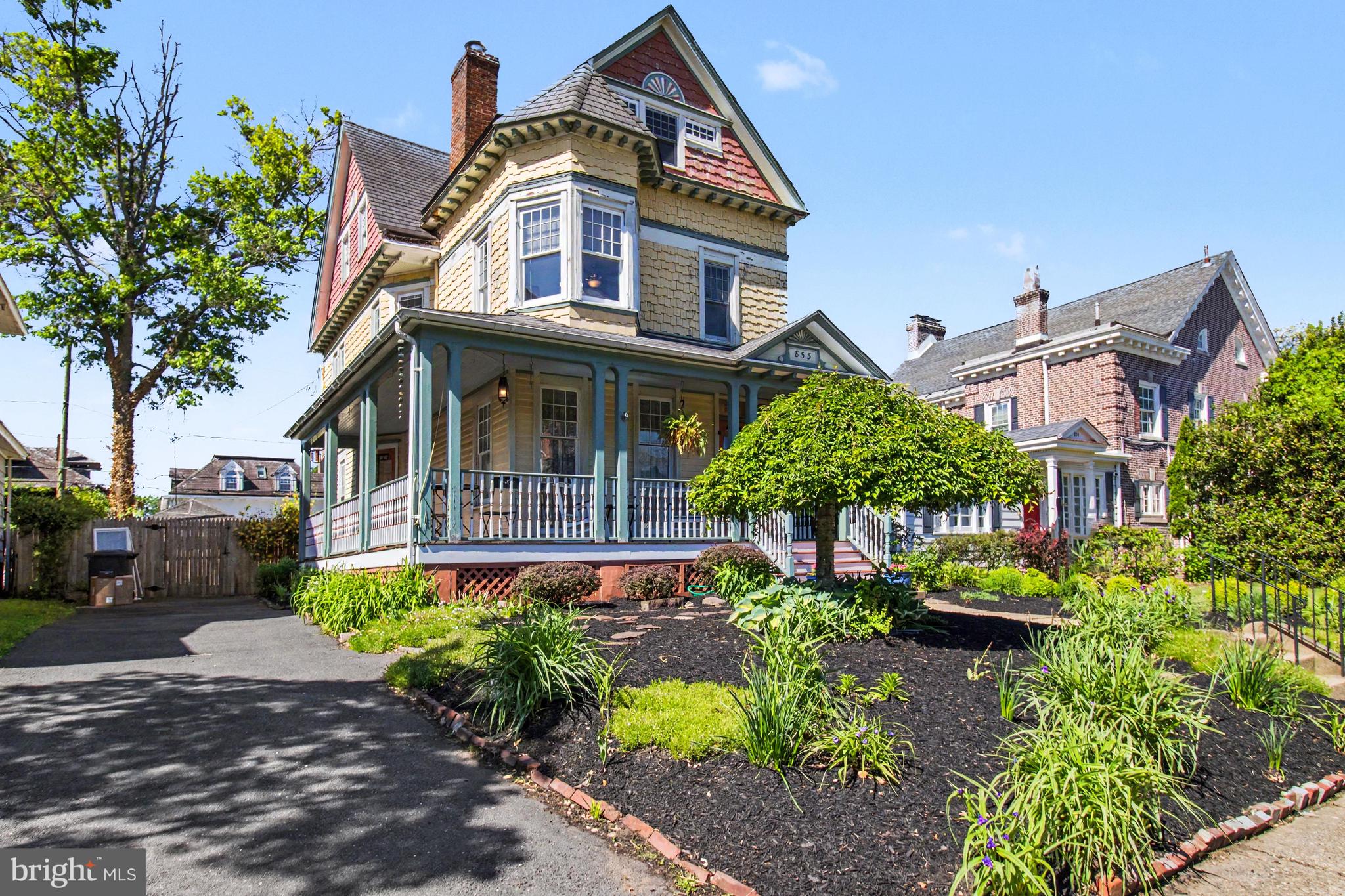 853 BERKELEY AVENUE