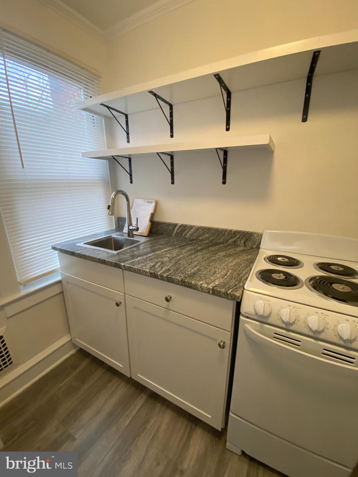 PARKWOOD - Residential Lease