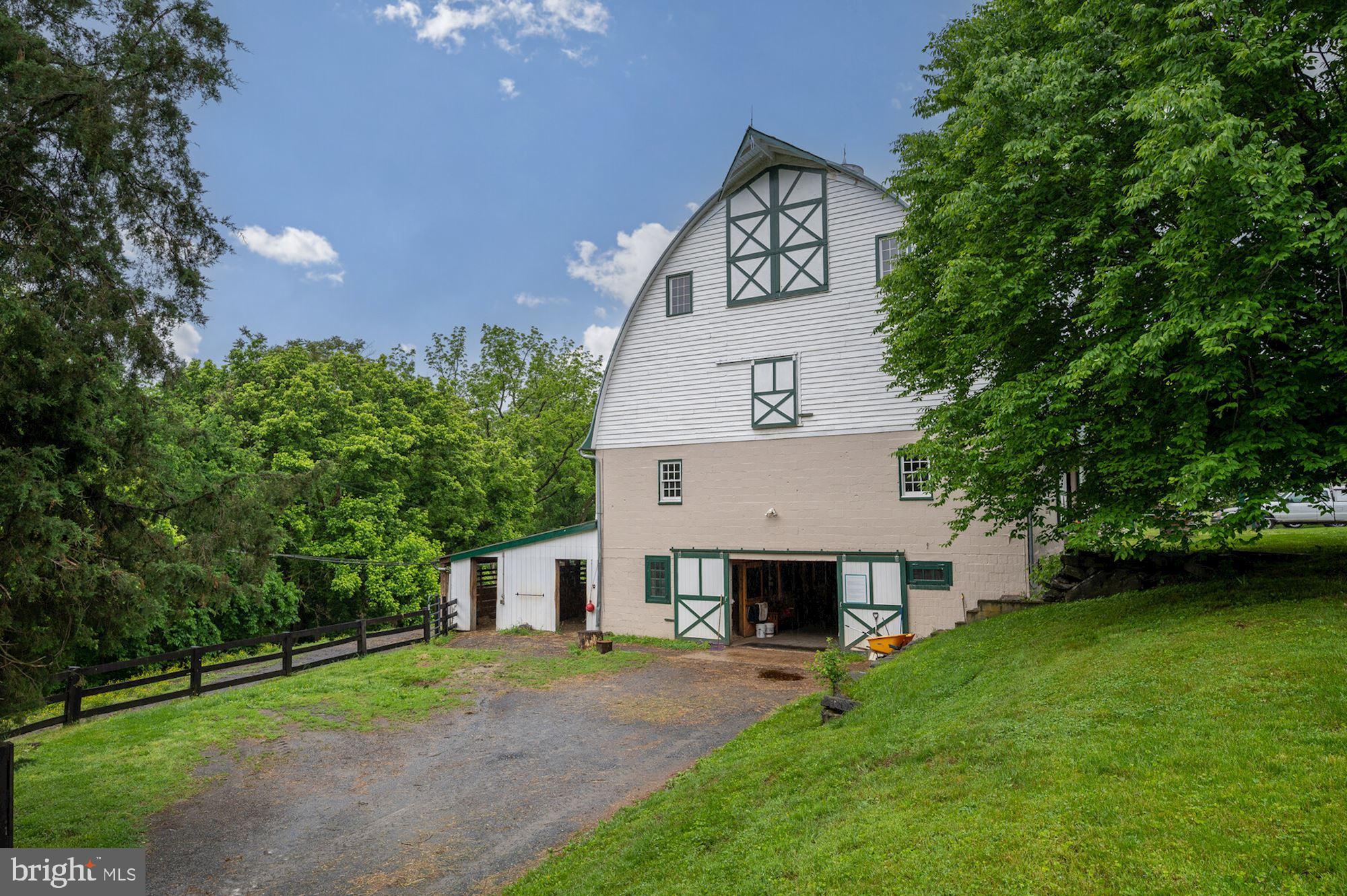 MERRY GO ROUND FARM - Residential