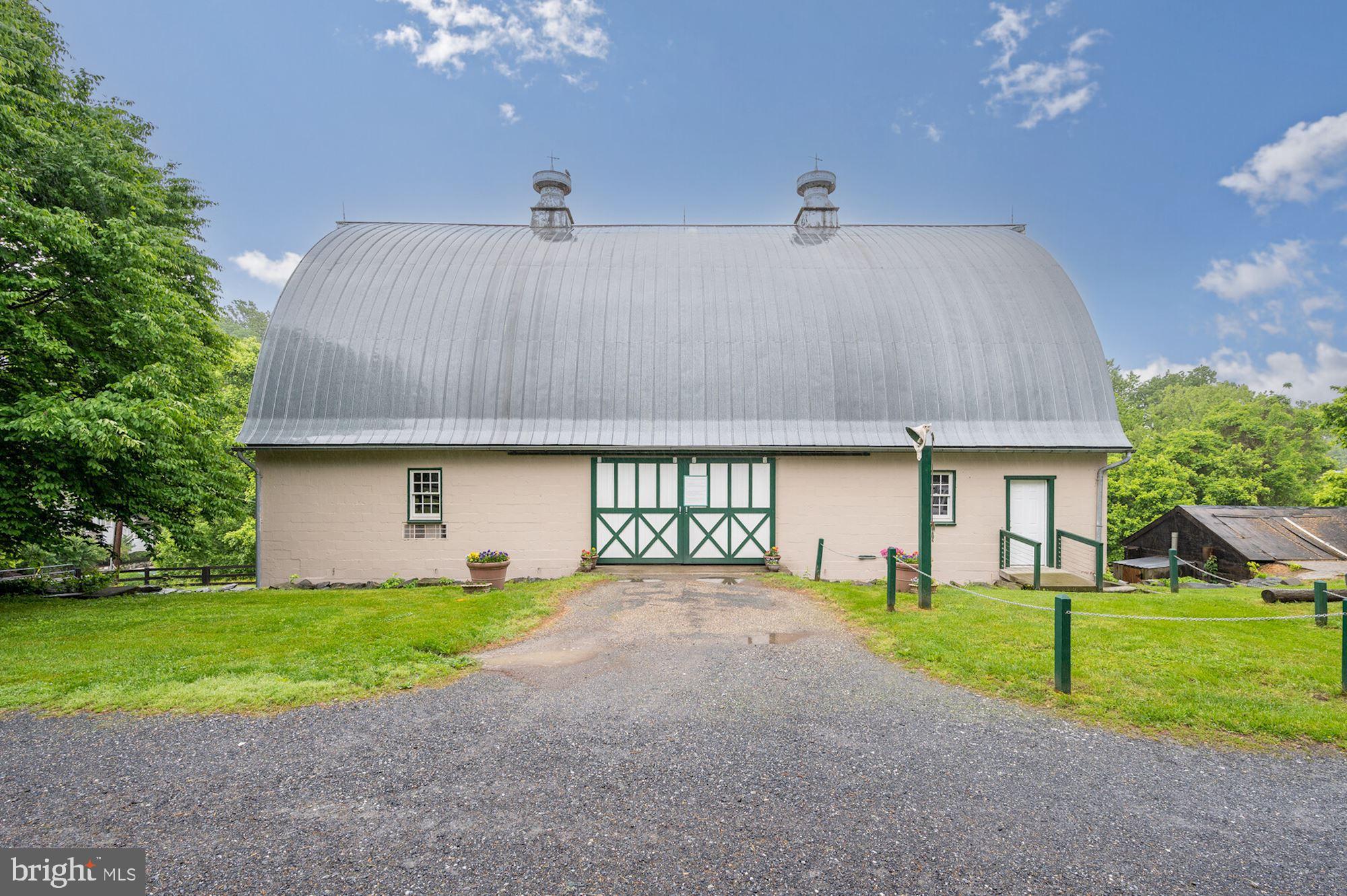 MERRY GO ROUND FARM - Residential