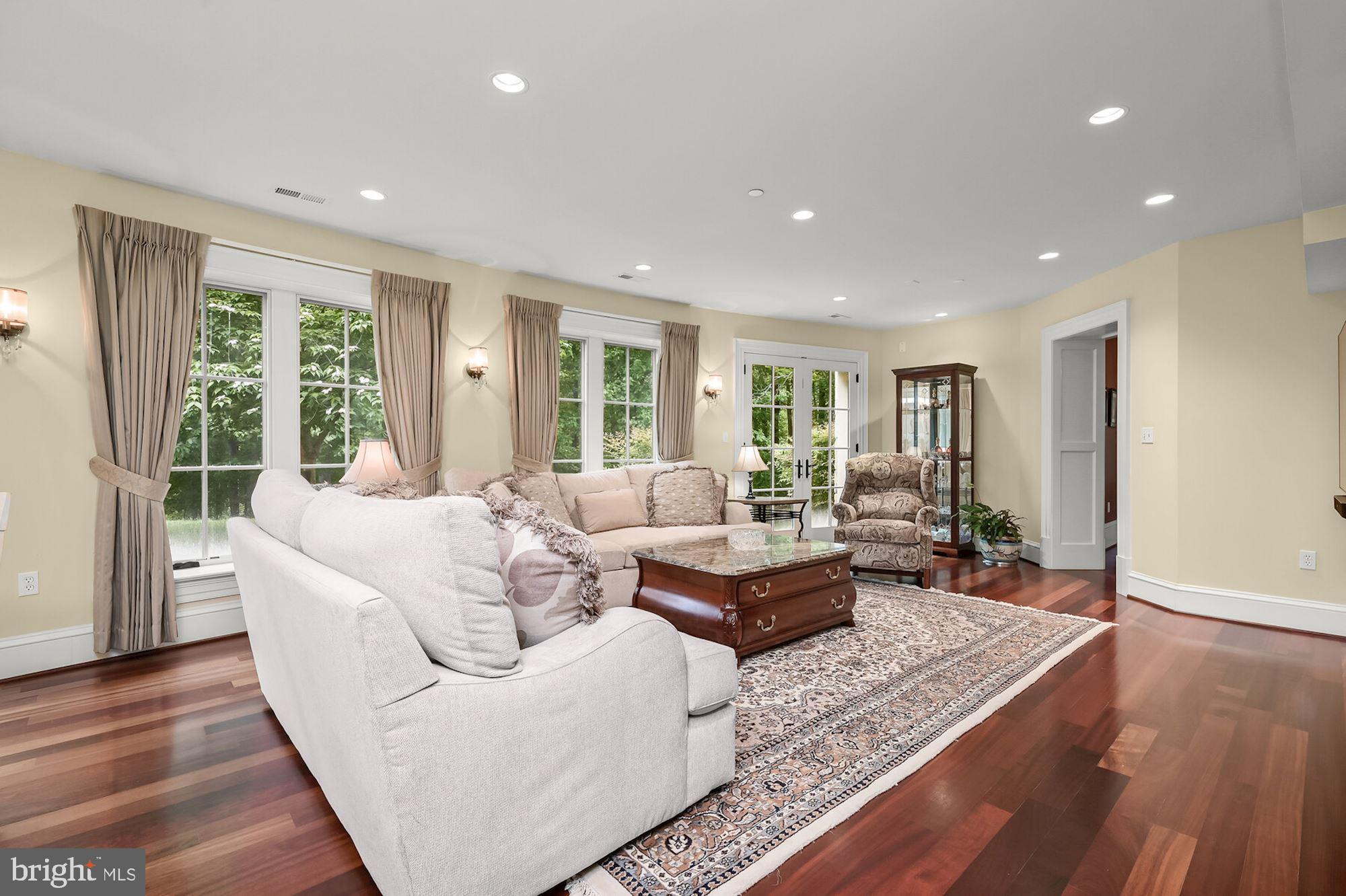 MERRY GO ROUND FARM - Residential