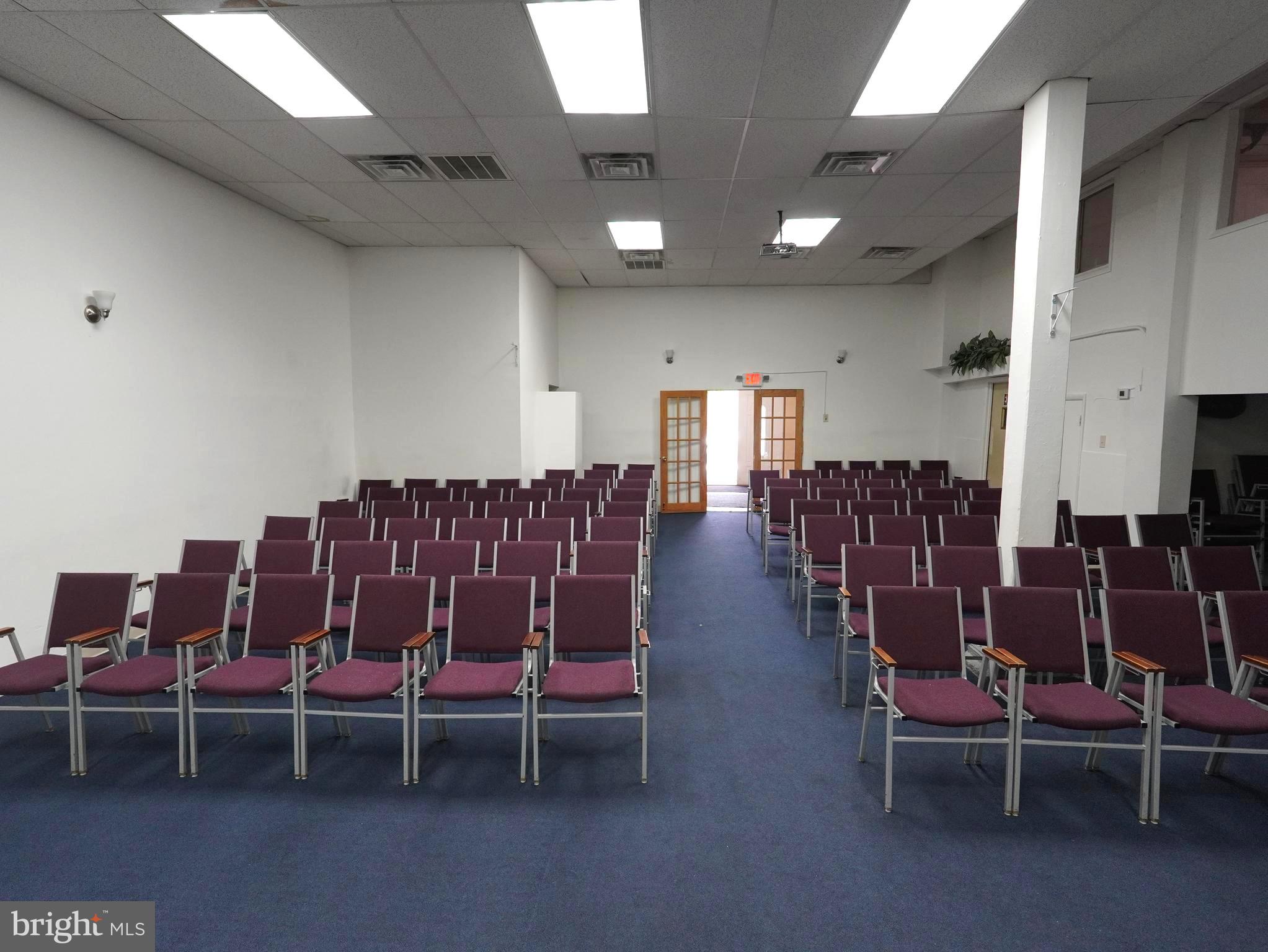 OXFORD CIRCLE - Commercial Lease