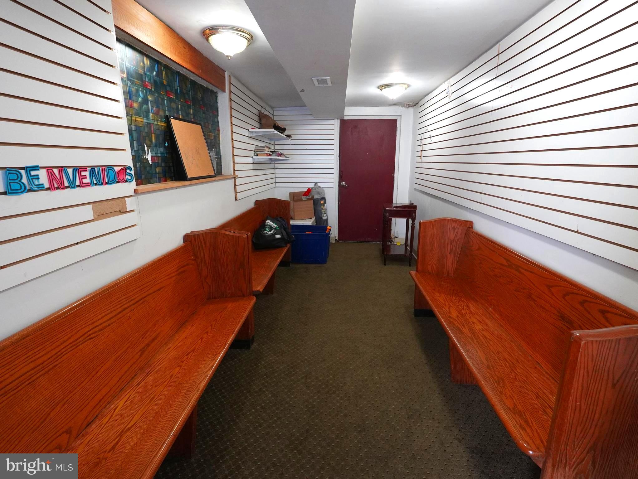 OXFORD CIRCLE - Commercial Lease