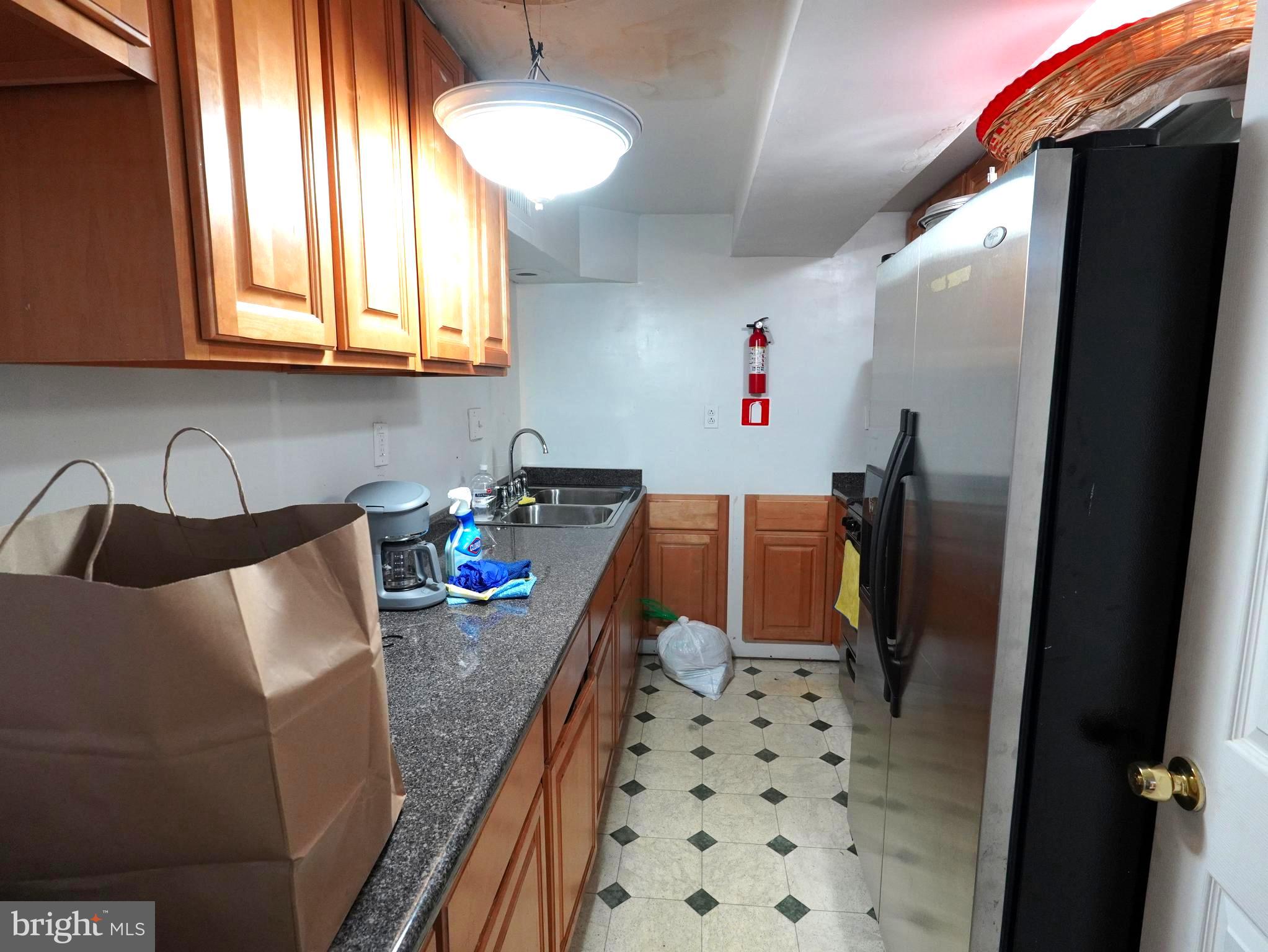 OXFORD CIRCLE - Commercial Lease