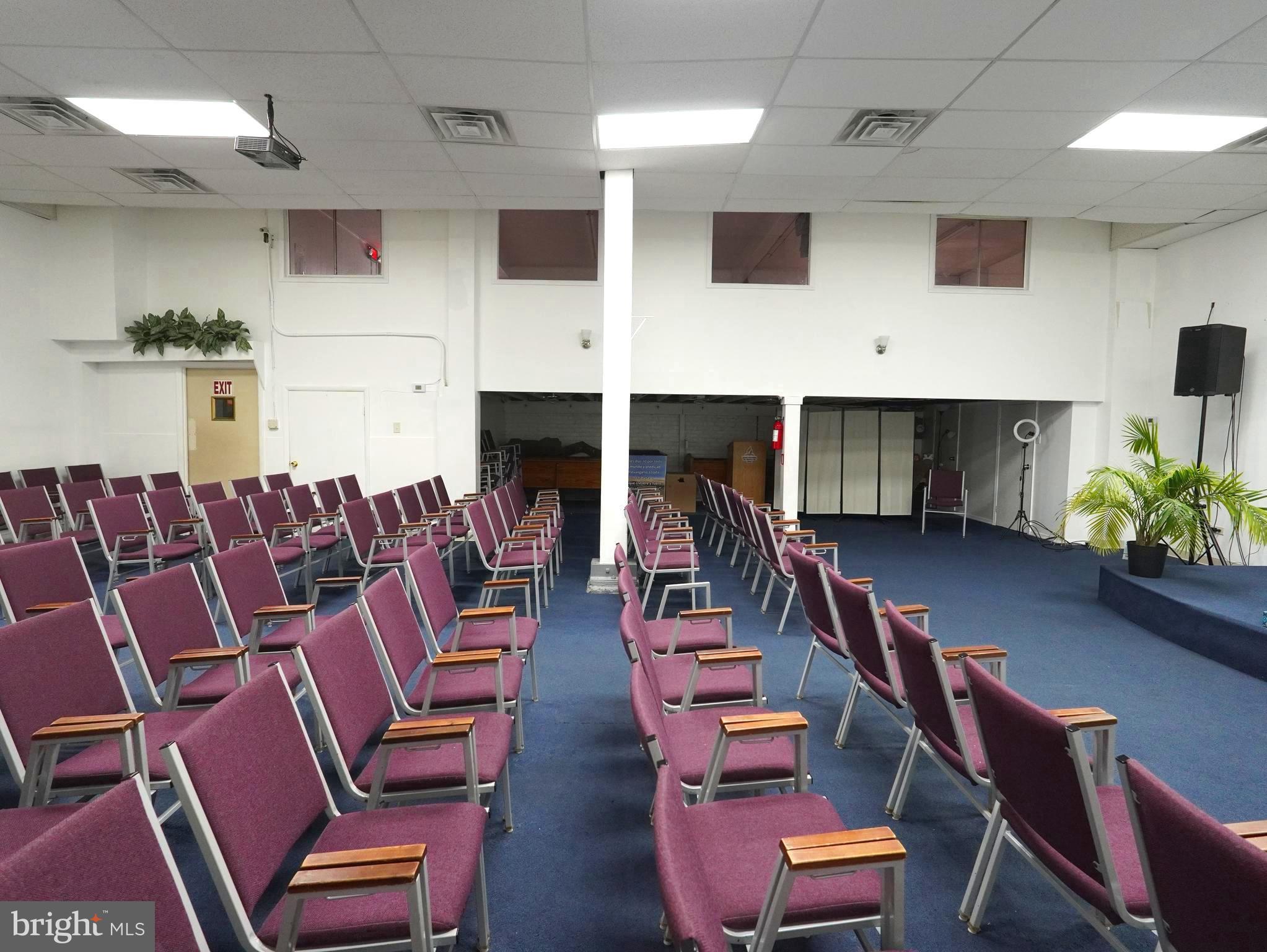 OXFORD CIRCLE - Commercial Lease