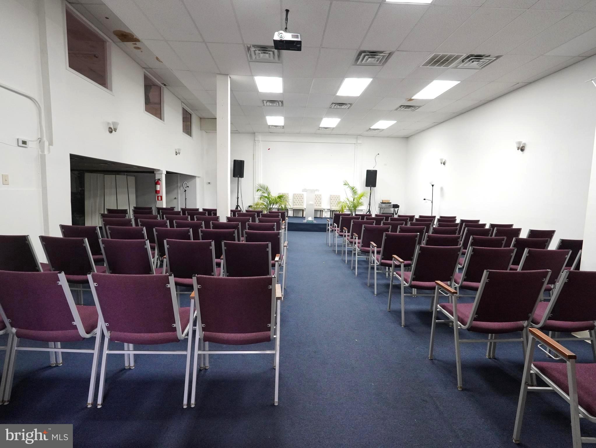 OXFORD CIRCLE - Commercial Lease