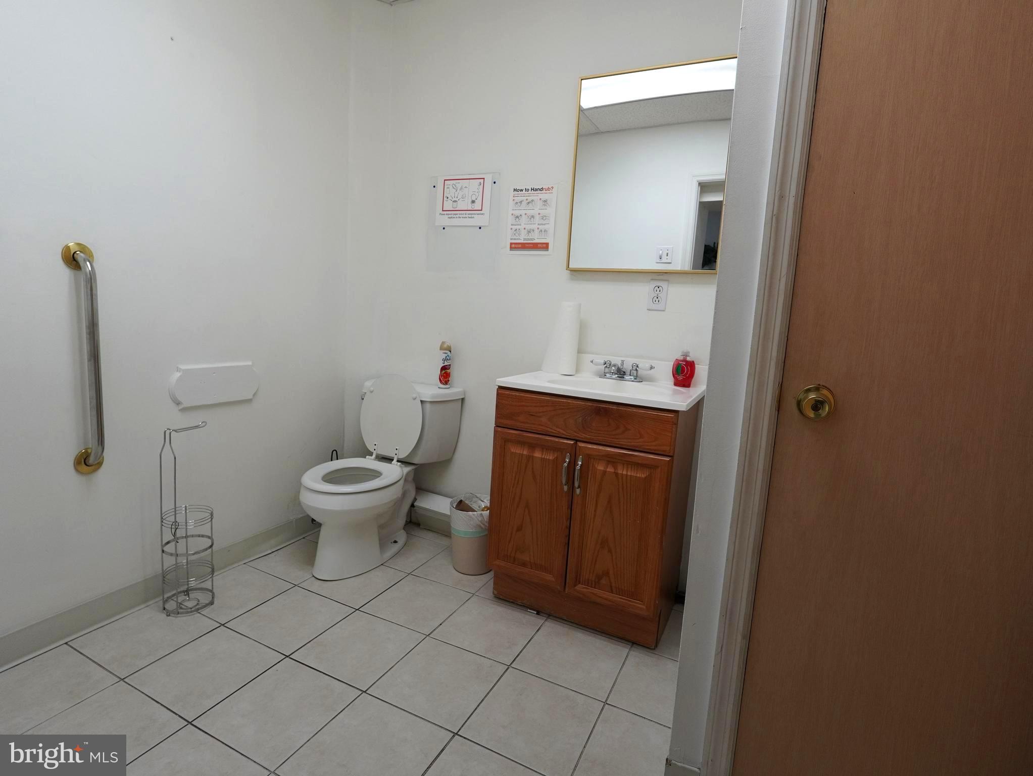 OXFORD CIRCLE - Commercial Lease