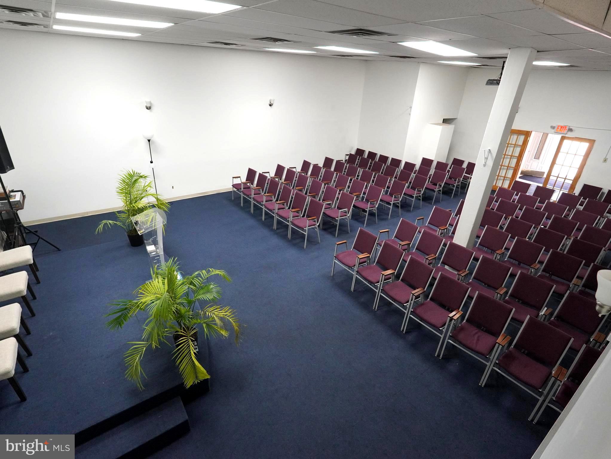 OXFORD CIRCLE - Commercial Lease