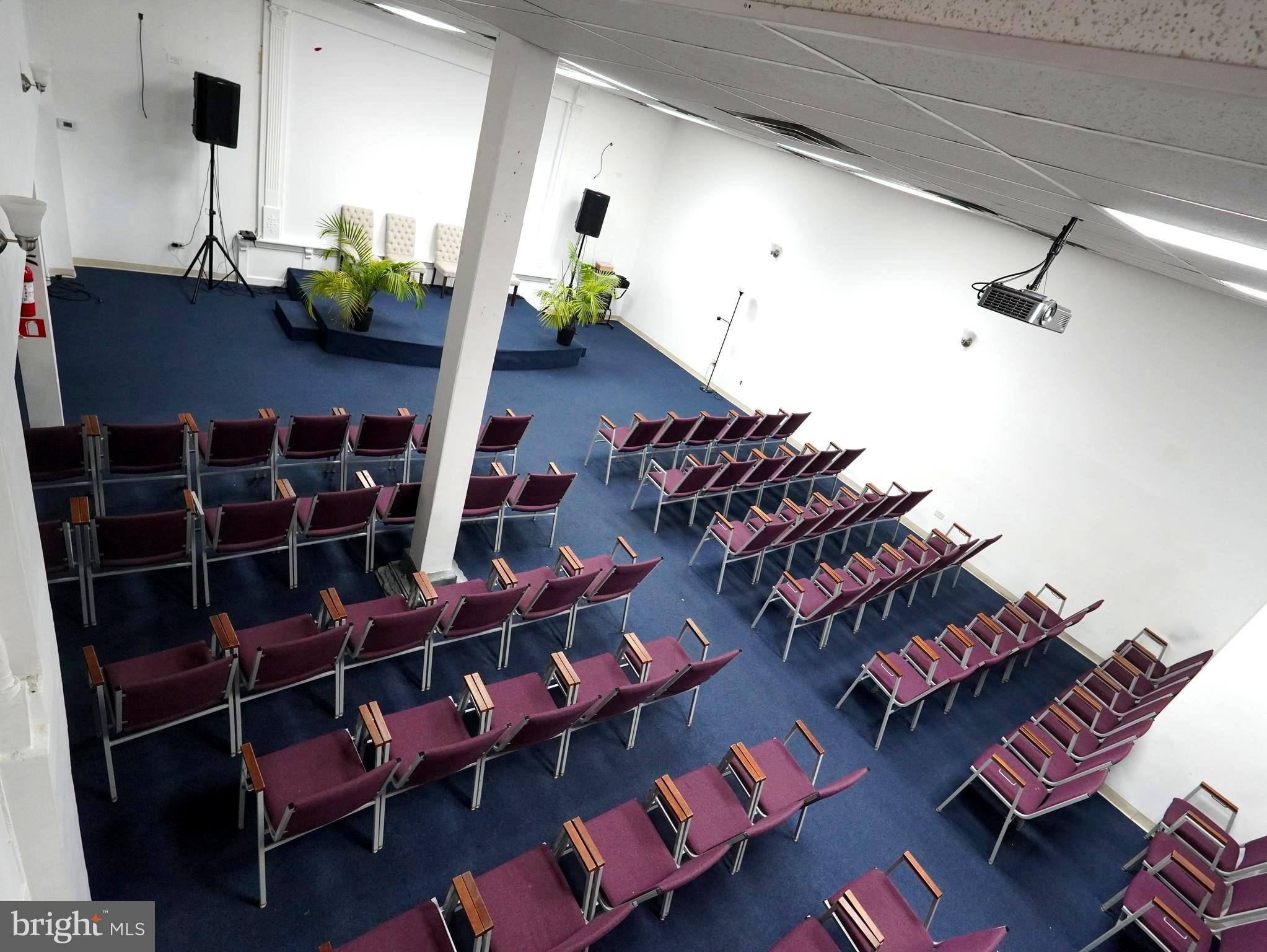 OXFORD CIRCLE - Commercial Lease