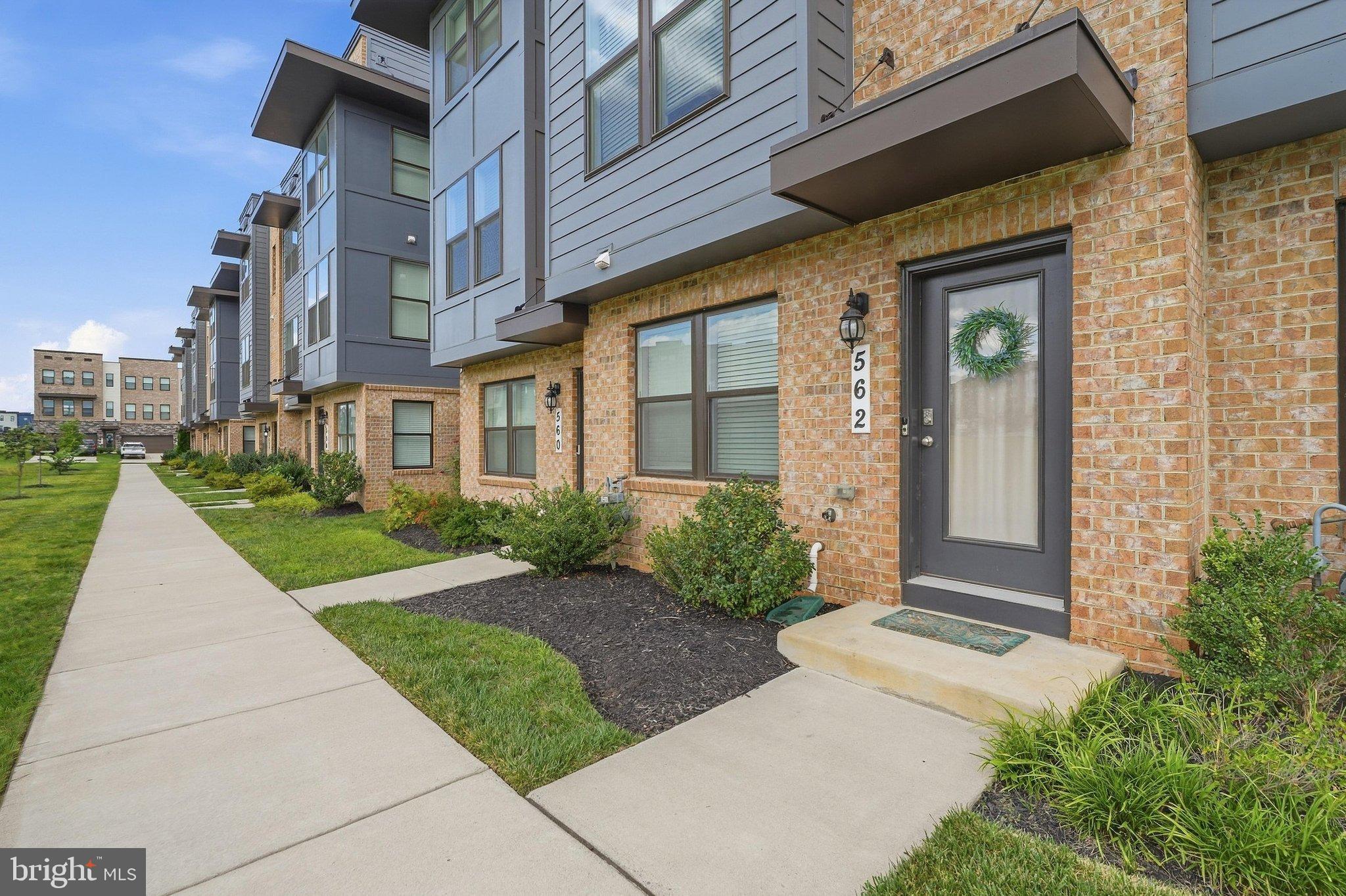562 BANQUET LANE