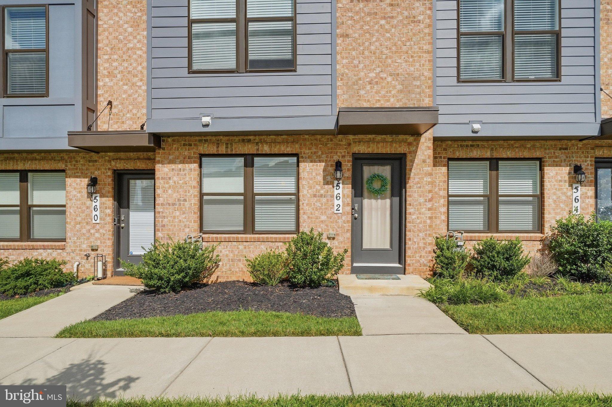 562 BANQUET LANE