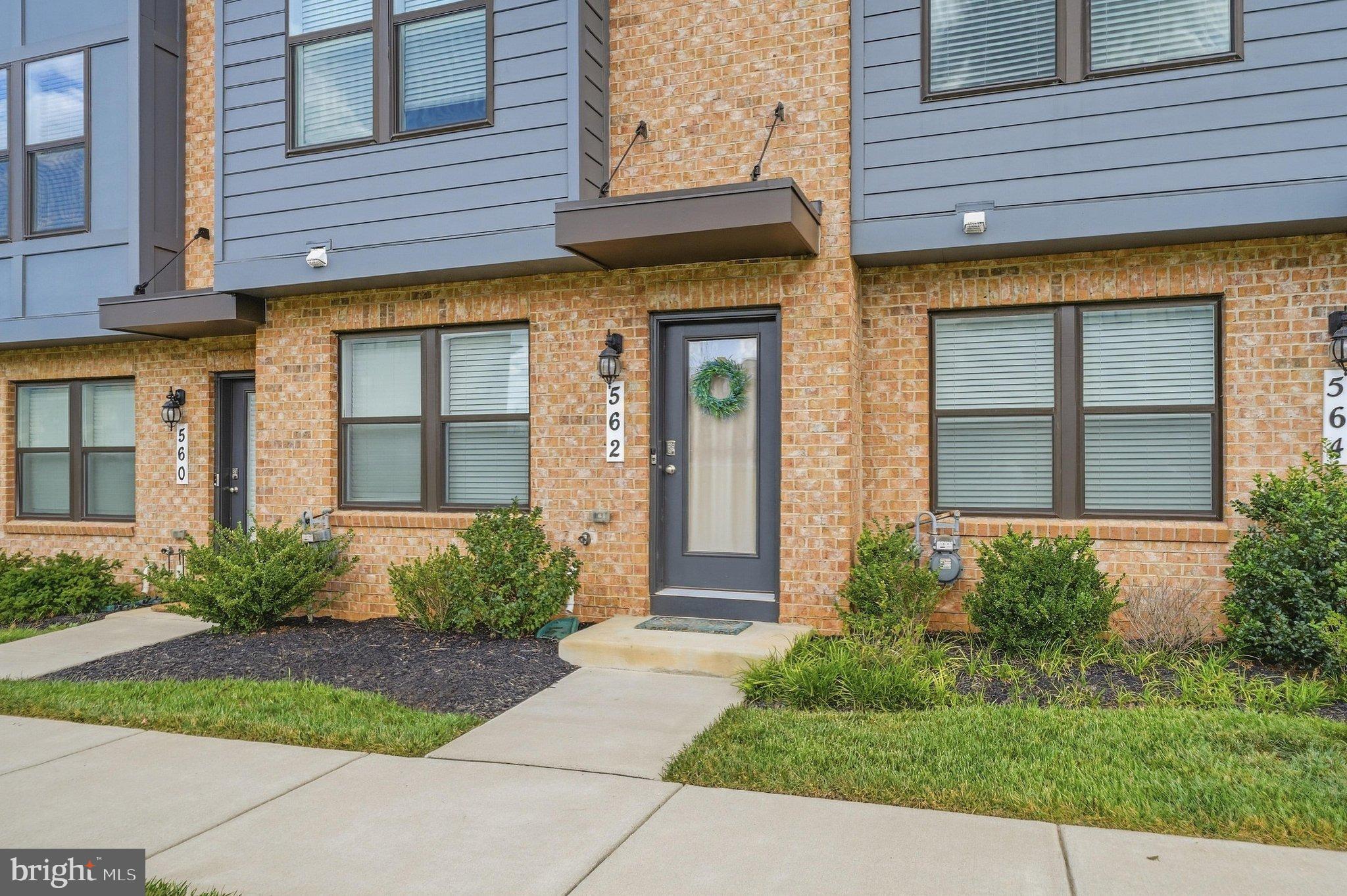 562 BANQUET LANE