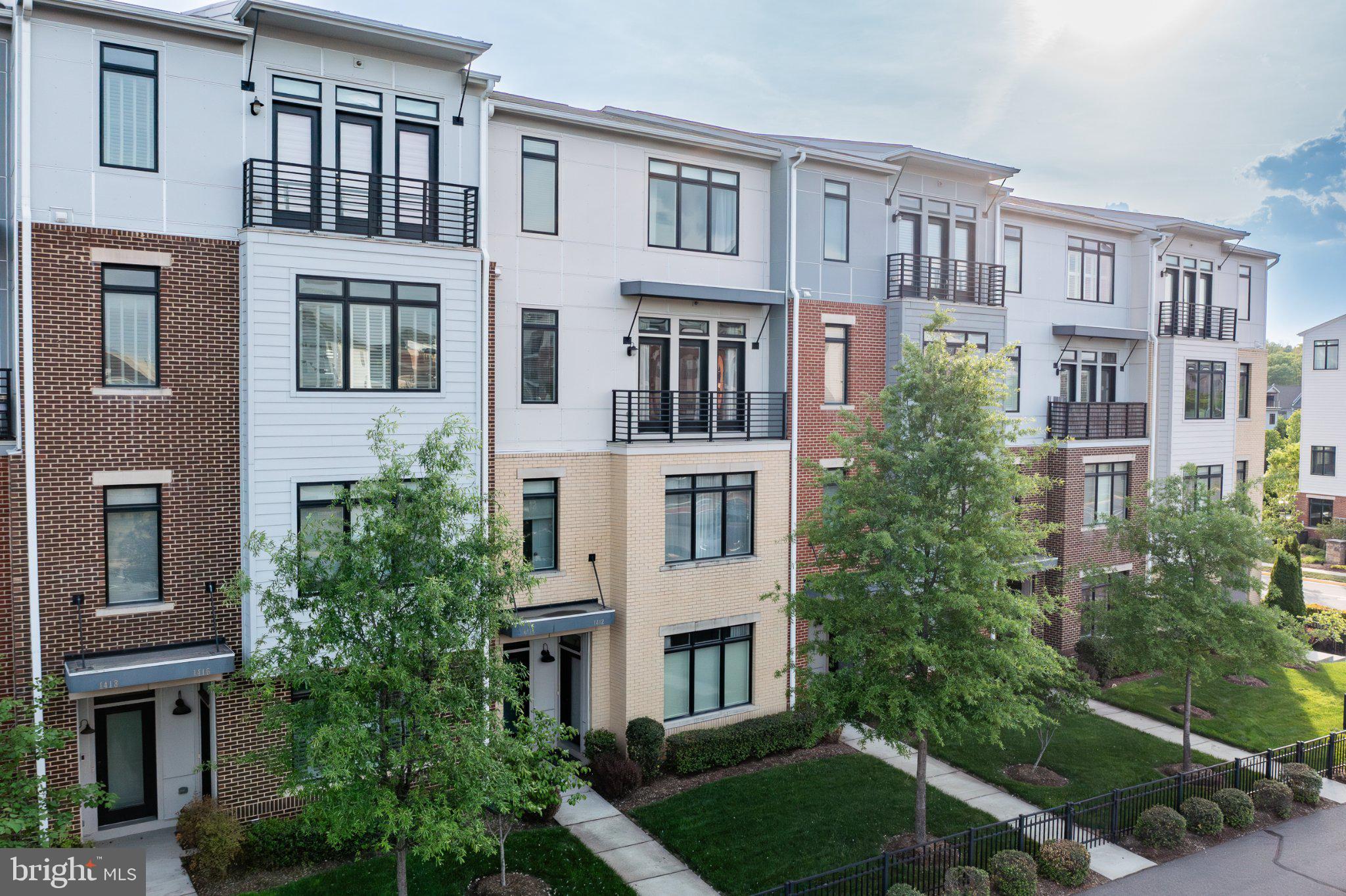 LOFTS AT VILLAGE WALK - Residential