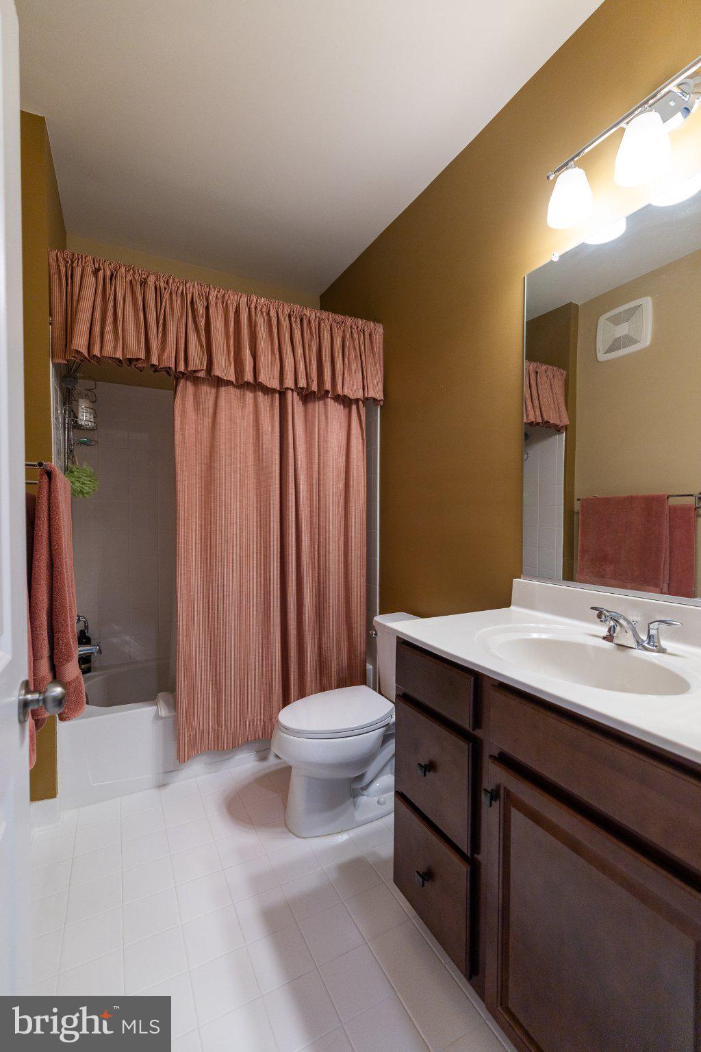 LOFTS AT VILLAGE WALK - Residential