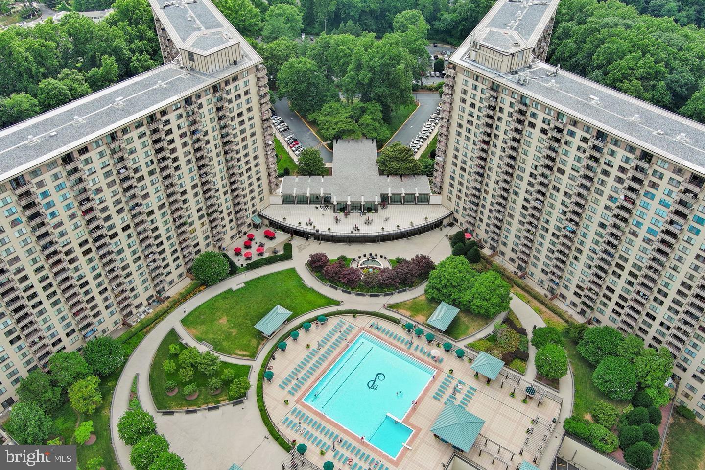 PROMENADE TOWERS - Residential