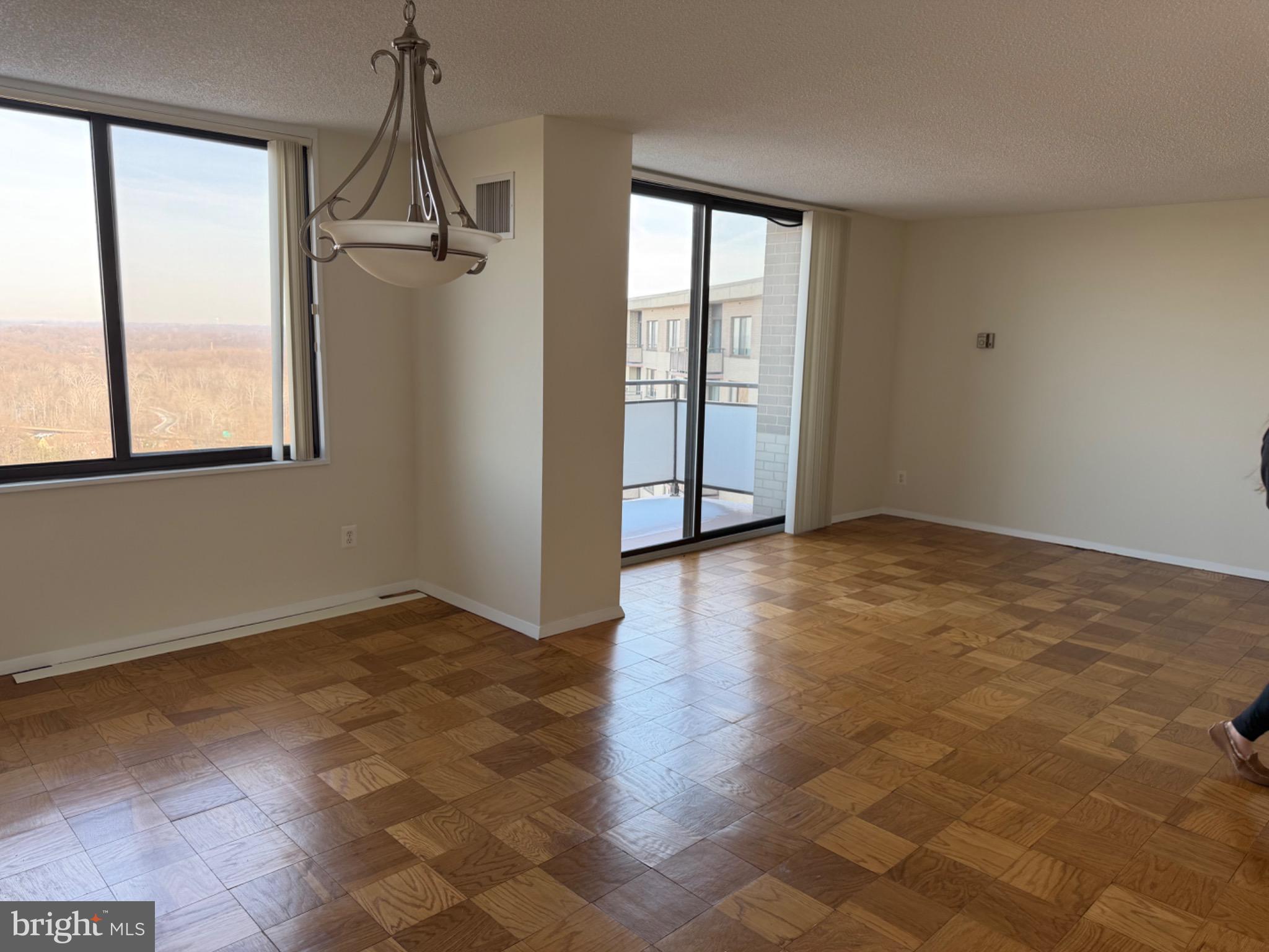 PROMENADE TOWERS - Residential