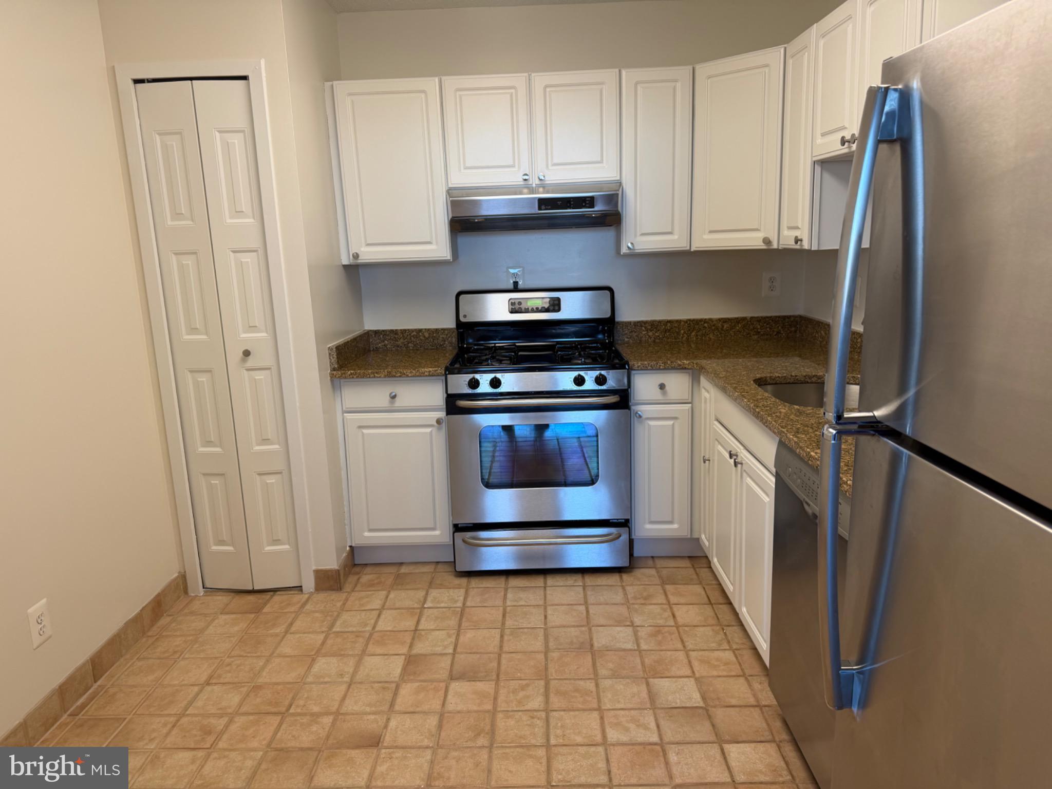 PROMENADE TOWERS - Residential