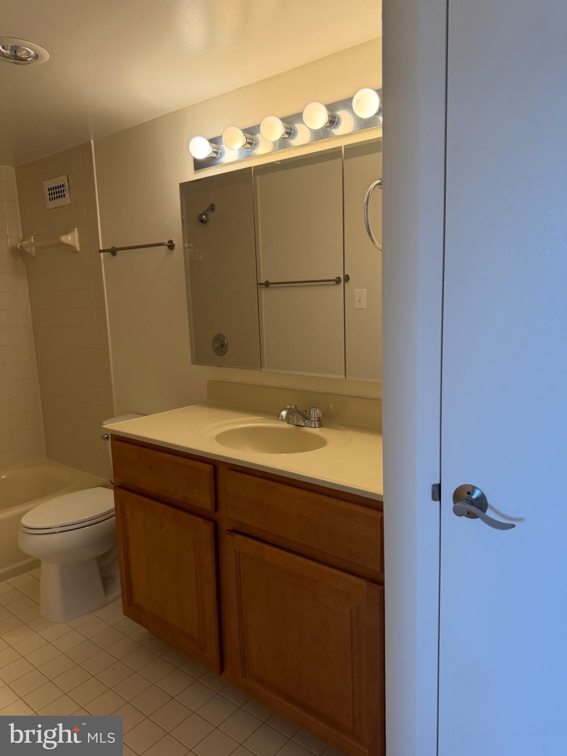 PROMENADE TOWERS - Residential