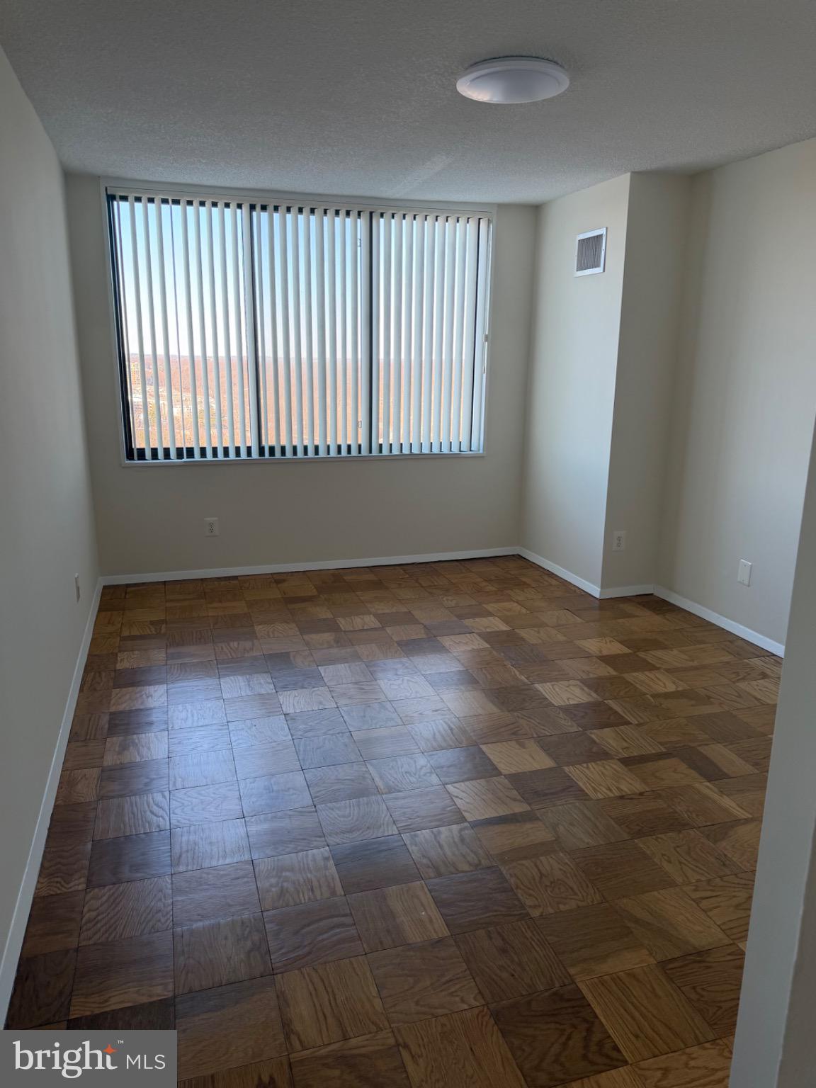 PROMENADE TOWERS - Residential