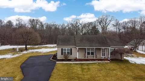 Photo of 727 Clover Hill Dr, BRIDGETON, NJ 08302 (MLS # NJCB2028110)