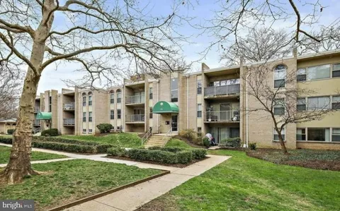 17 Canterbury Square Unit 201, Alexandria, VA 22304 - MLS#: VAAX2043464