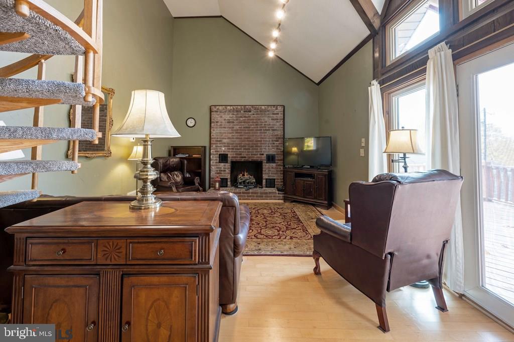 TREASURE LAKE - Residential