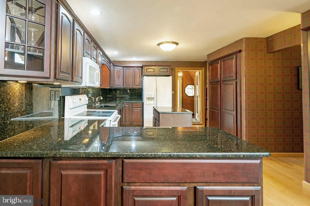 TREASURE LAKE - Residential