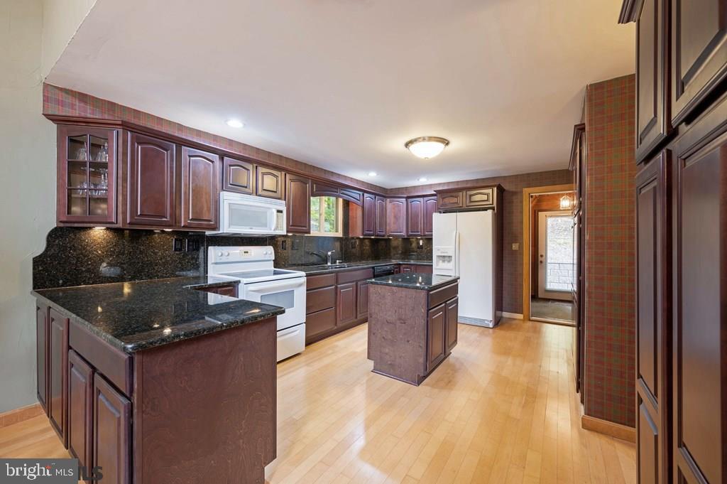 TREASURE LAKE - Residential