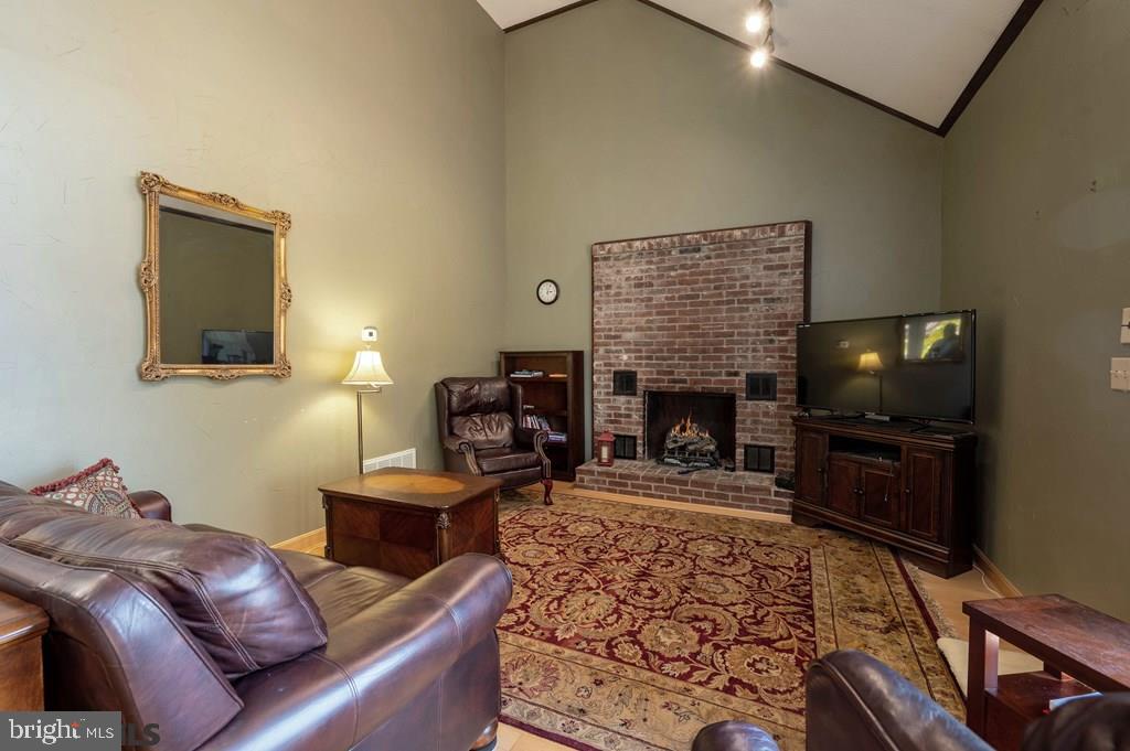 TREASURE LAKE - Residential