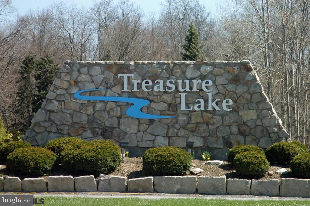 TREASURE LAKE - Residential