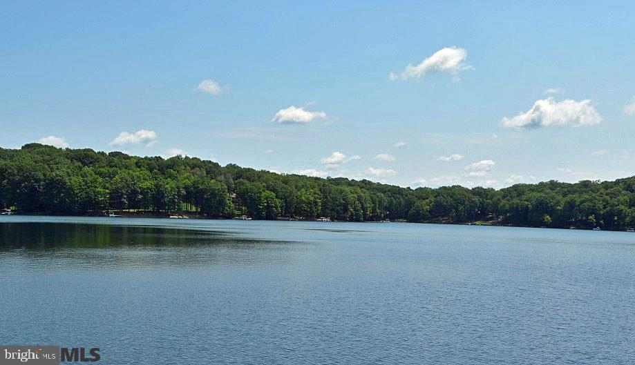 TREASURE LAKE - Residential