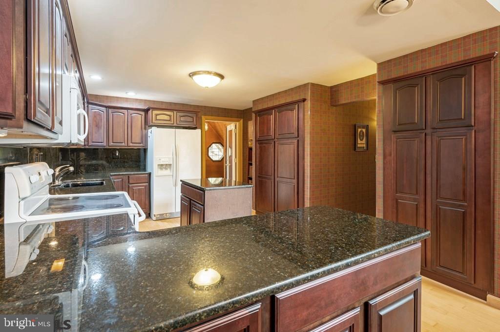 TREASURE LAKE - Residential