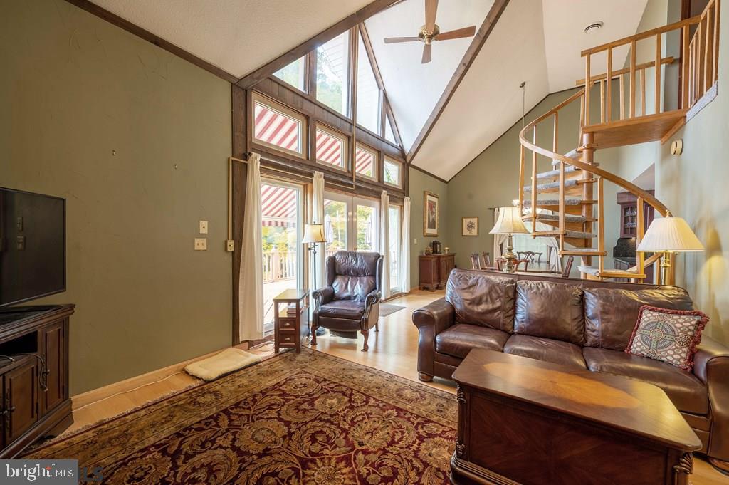 TREASURE LAKE - Residential