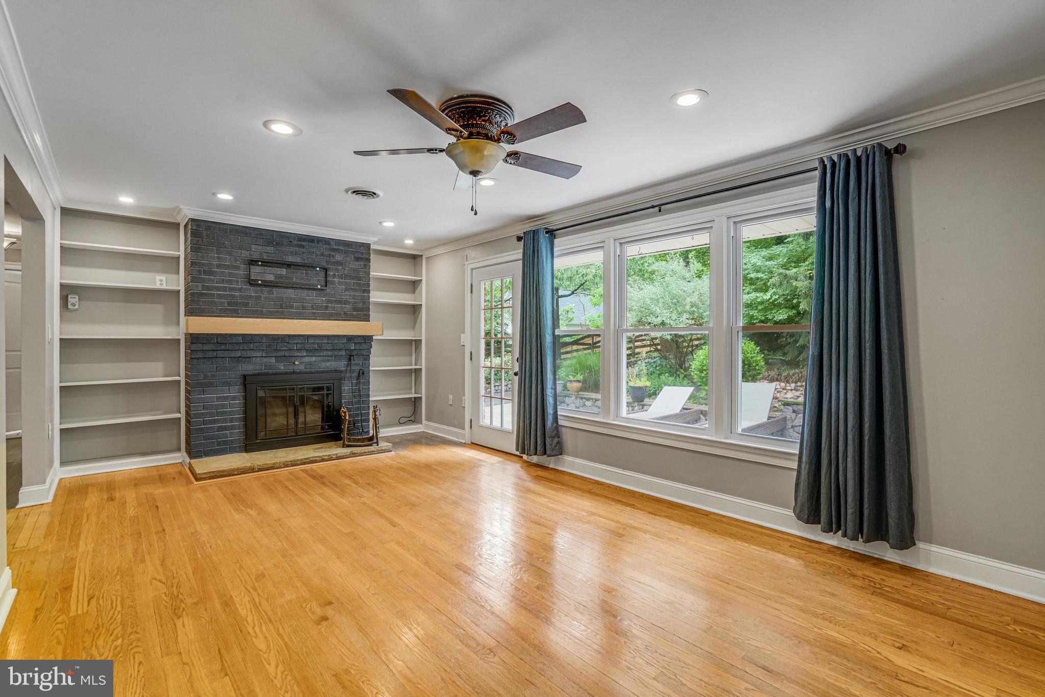 5615 GLENWOOD DRIVE