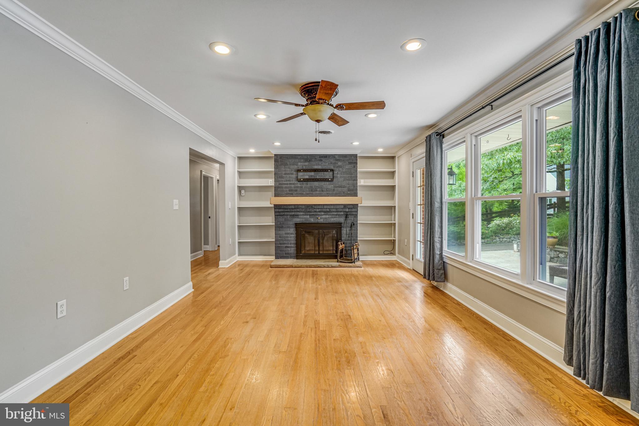 5615 GLENWOOD DRIVE