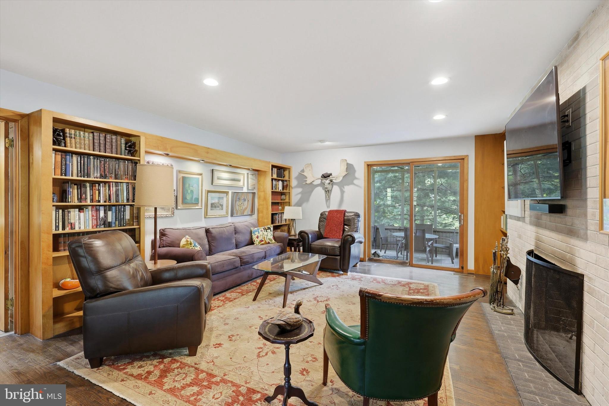 2045 WALLER DRIVE