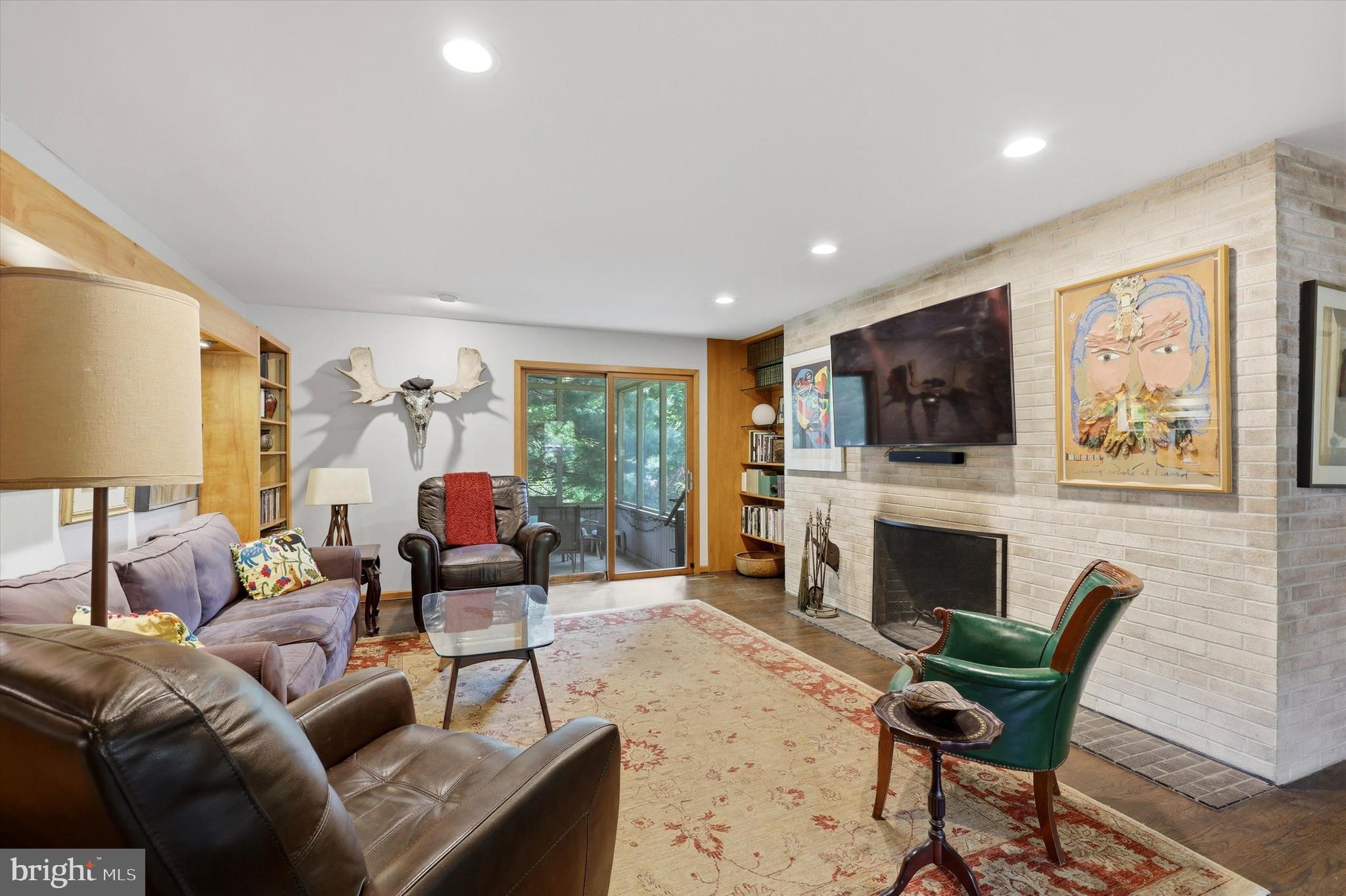 2045 WALLER DRIVE